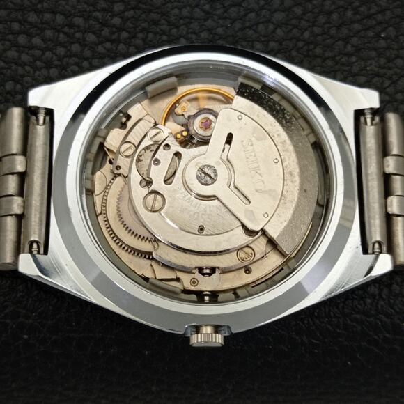 Vintage 1976 Seiko Automatic Mens Silver Watch W/daydate & Red accents - Picture 10 of 10